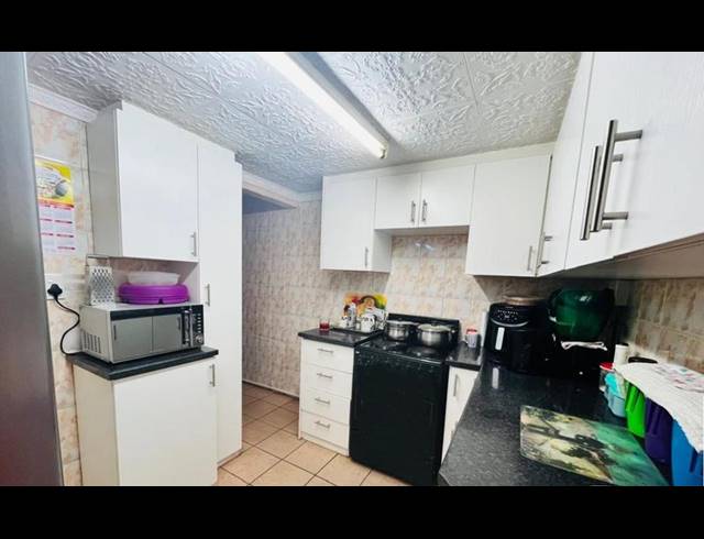 3 BEDROOM HOUSE FOR SALE IN BONTEHEUWEL